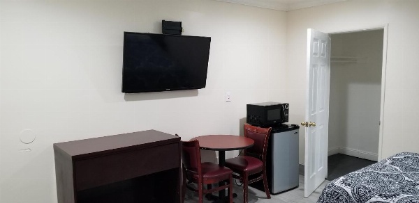 Hollywood Park Motel image 2