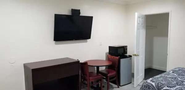 Hollywood Park Motel 6